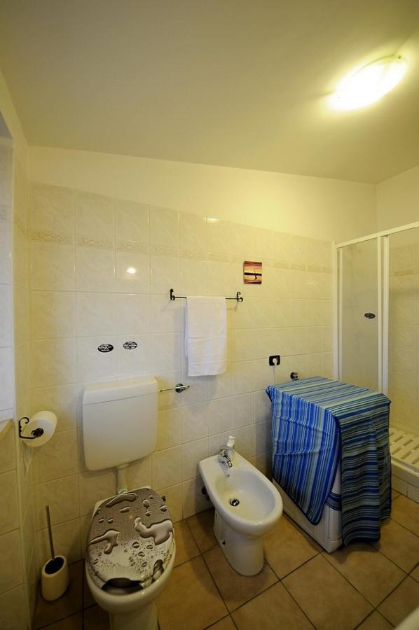 A La Vue: Shared Bath With Ac Near Fiera Di Roma Guest house Fiumicino