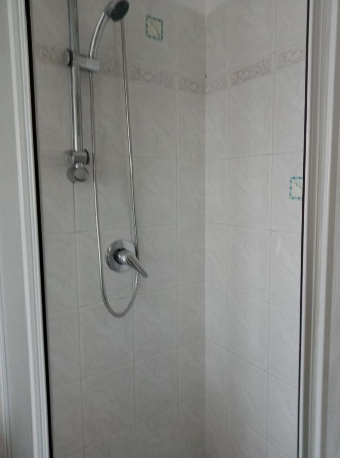 Guest house A La Vue: Shared Bath With Ac Near Fiera Di Roma *