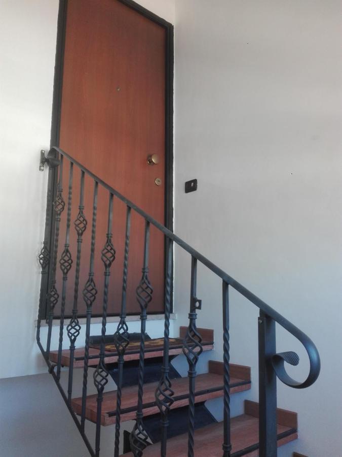 Guest house A La Vue: Shared Bath With Ac Near Fiera Di Roma *