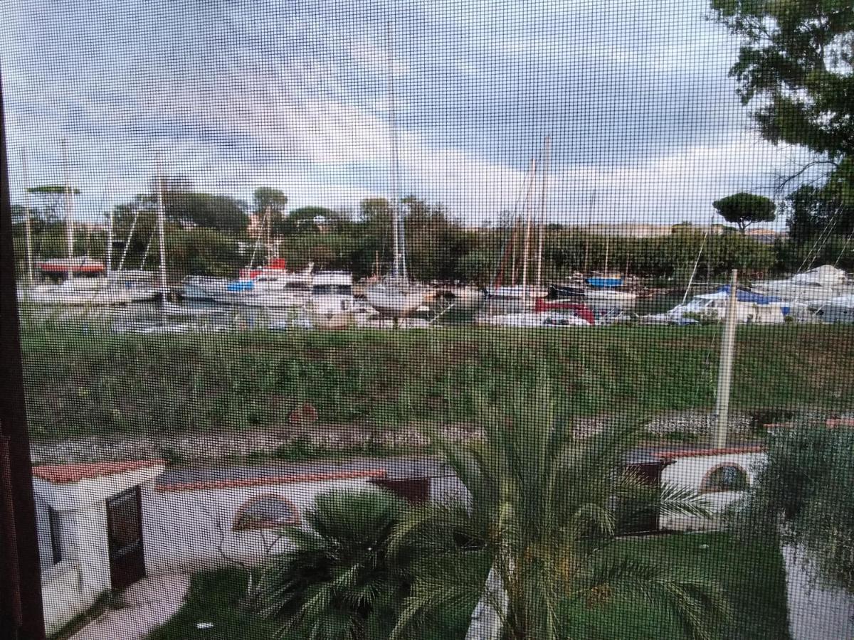 A La Vue: Shared Bath With Ac Near Fiera Di Roma *