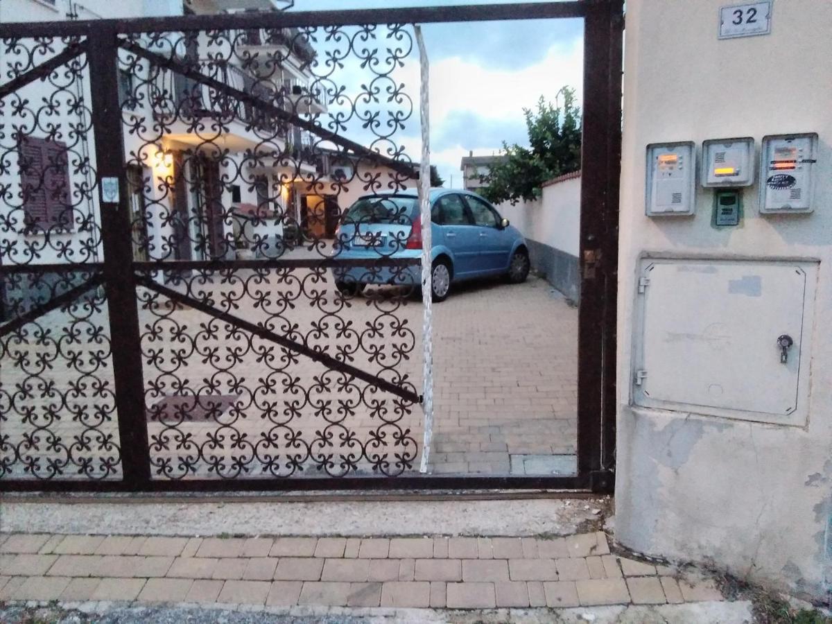 Guest house A La Vue: Shared Bath With Ac Near Fiera Di Roma
