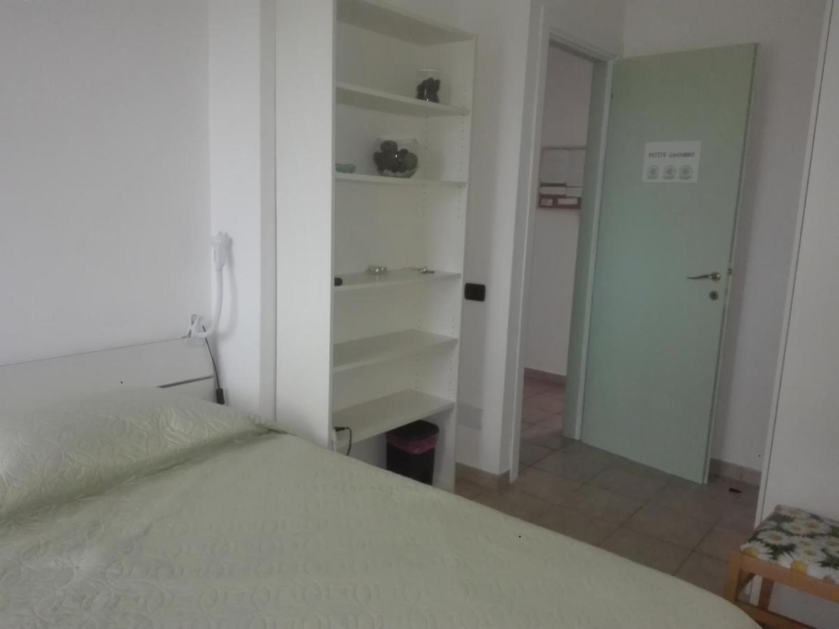 Guest house A La Vue: Shared Bath With Ac Near Fiera Di Roma Fiumicino