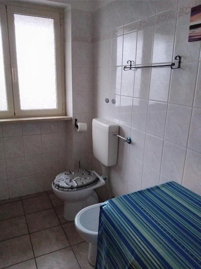 A La Vue: Shared Bath With Ac Near Fiera Di Roma Fiumicino
